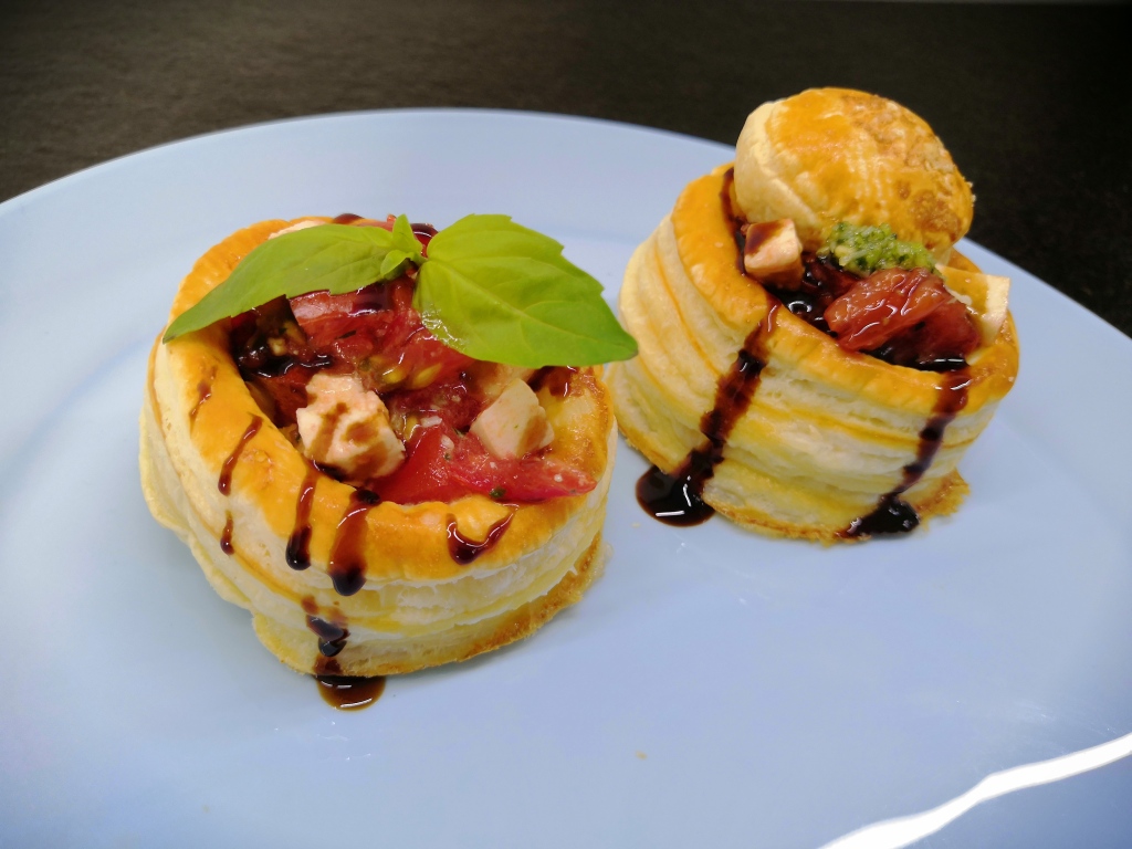 Pastetchen mit Tomate Mozzarella und Basilikum Pesto – Sarah Brauns Blog